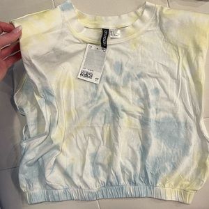 H&M “DIVIDED” Tie-Dye crop top with shoulder pads in white/yellow/green. NWT. S.